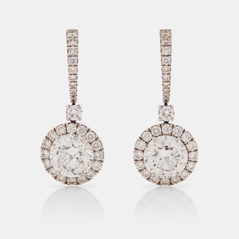 A pair of brilliant cut diamond earrings, 2.40 and 2.27 ct. Quality F/SI2 according to certificates from HRD and IGI.