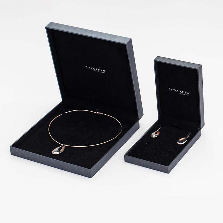 Ritva Liisa Pohjalainen, A stelringsilver bracelet and a pair of earrings. Alppikulta, Helsinki.