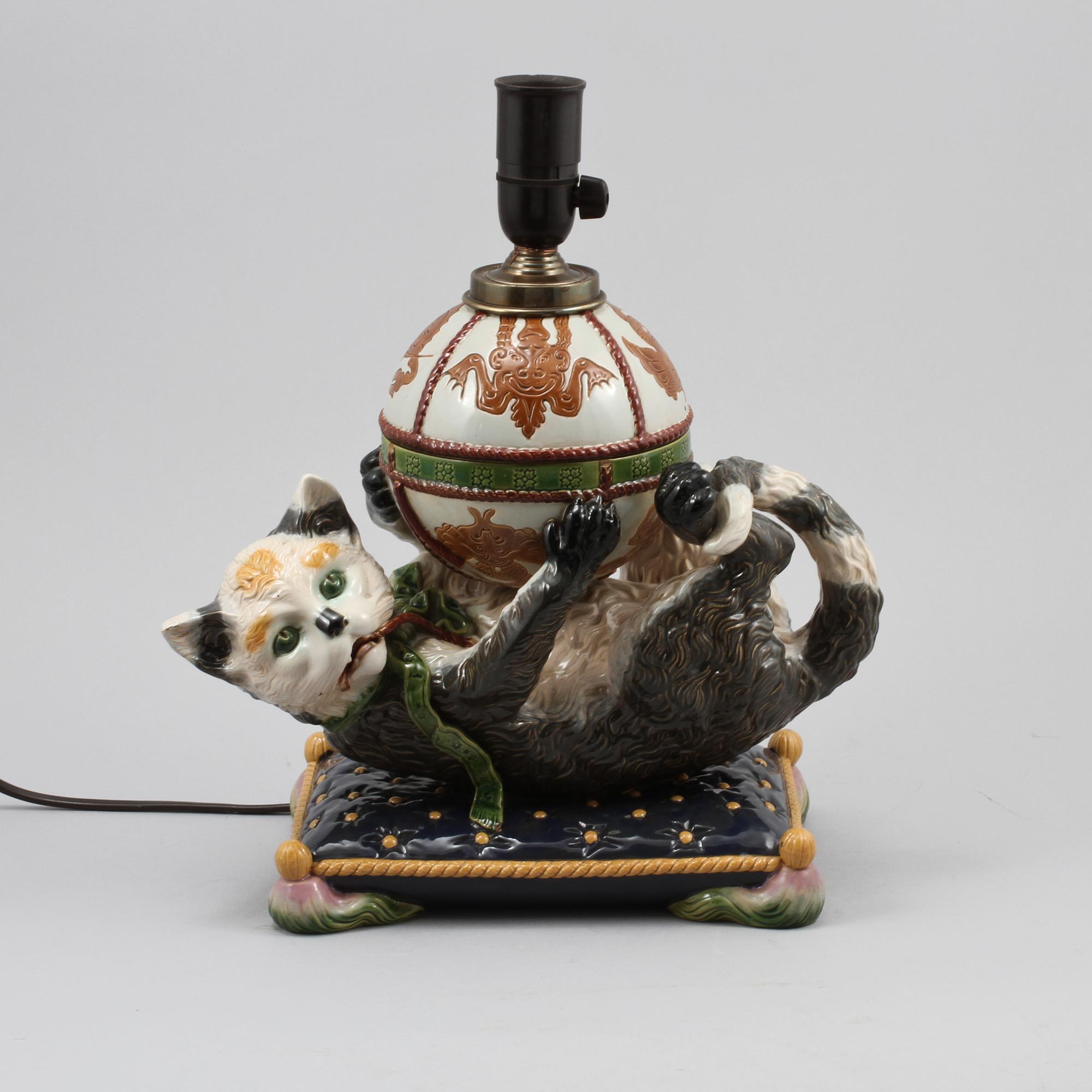 BORDSLAMPA, majolika, Gerbing & Stephan, Österrike, 1800-talets slut.