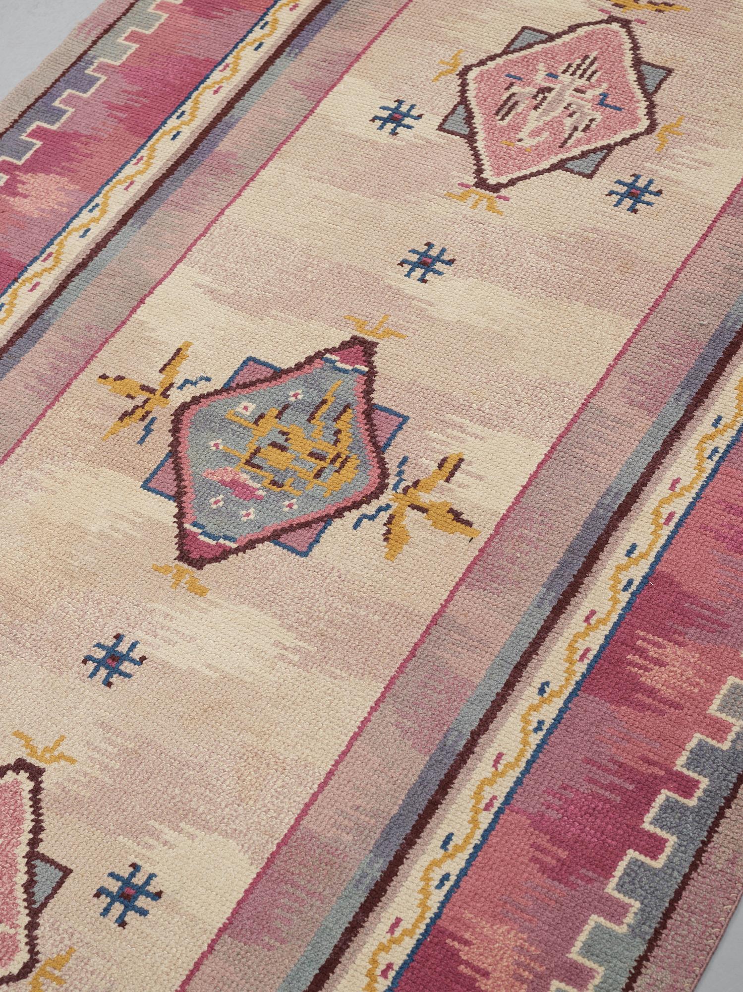 Märta Gahn, Matto, A runner, knotted pile, ca 326,5-329 x 145 cm, signerad MG 1928, Swedish Grace.