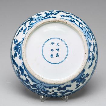 A blue and white box with cover, Ming dynasty, with Wanli mark and period (1572-1620).