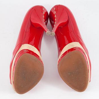 MIU MIU, a pair of red patent leather peep-toe pumps. Size 37.