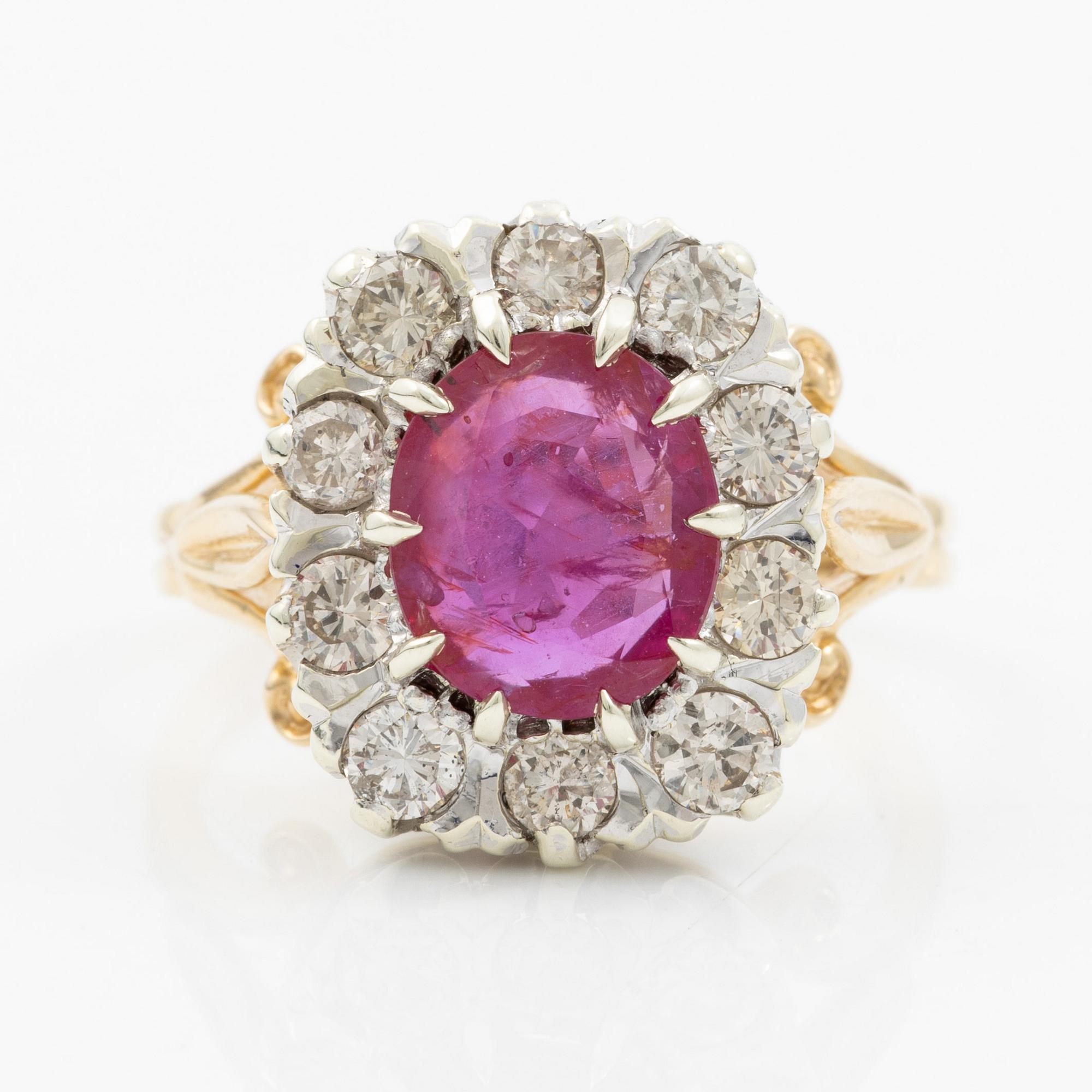 Ring, carmosé 9K gold with an oval-cut ruby and round brilliant-cut diamonds. Accompanied by a report from GCS.