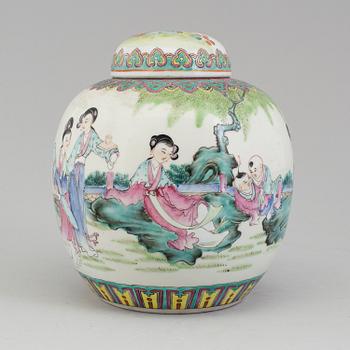 A Chinese porcelain late Qing jar with lid.