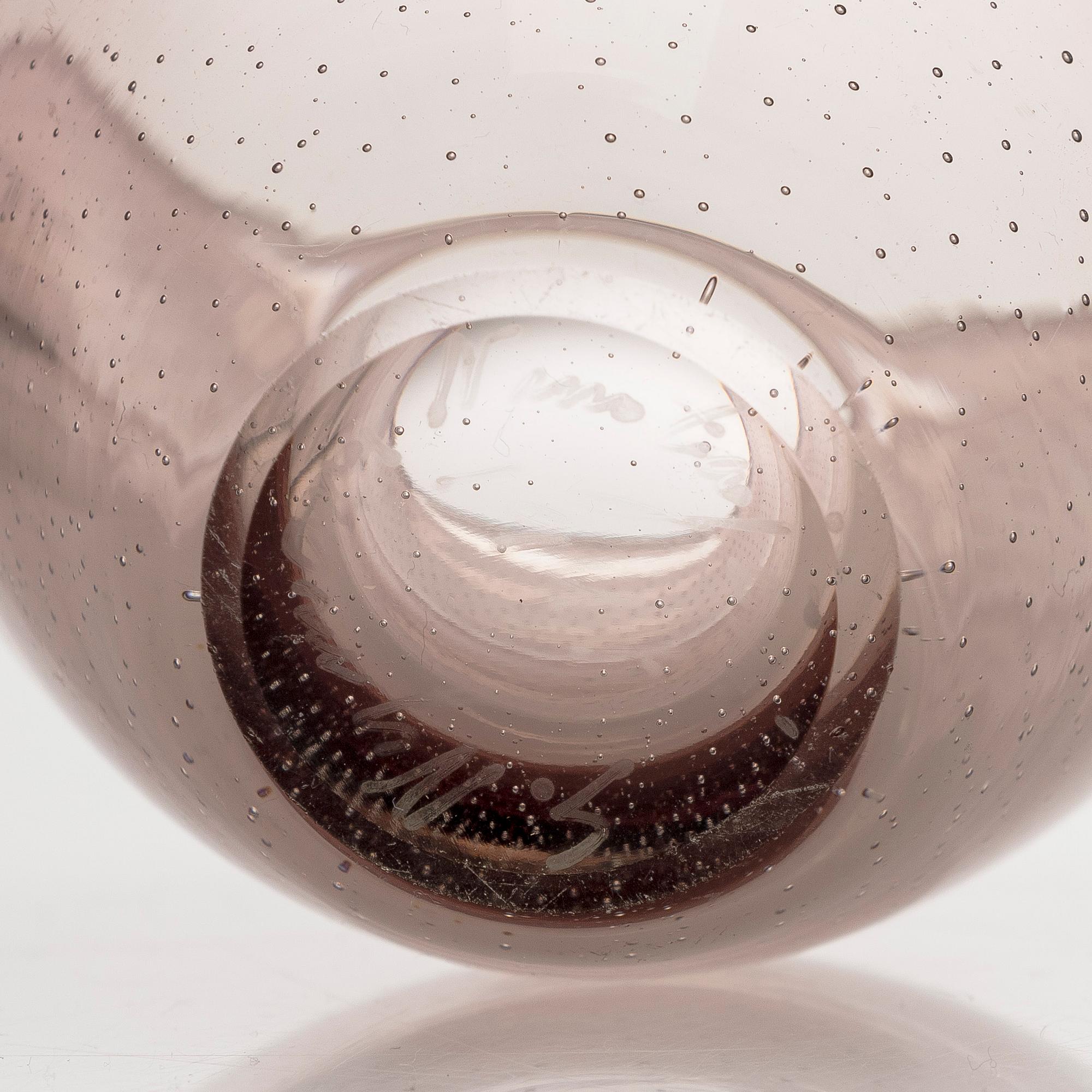 Gunnel Nyman, vas, modell "GN 16", signerad G. Nyman Nuutajärvi Notsjö 1947.