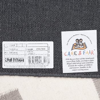 Matta, "Graphic orange", Linie design, ca  302 x 205 cm.