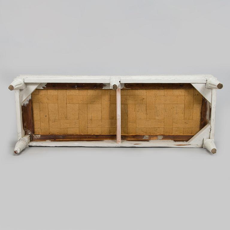 A Gustavian provincial bench, 18th/19th century.