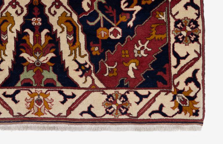 Semiantik "drak" matta, västra Persien, ca 237 x 133 cm.