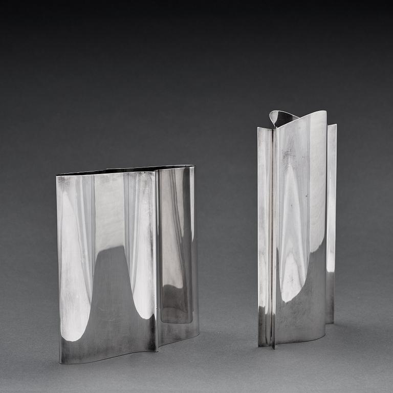 Theresia Hvorslev, vaser två st, Lidköping, 1973-74, sterling silver.