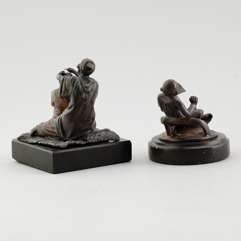 FIGURER, 2 st, brons, 1900-talets första hälft.