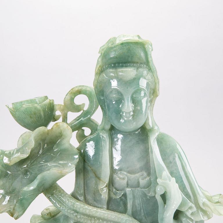 A Chinese Calcedon 20th century figurine.