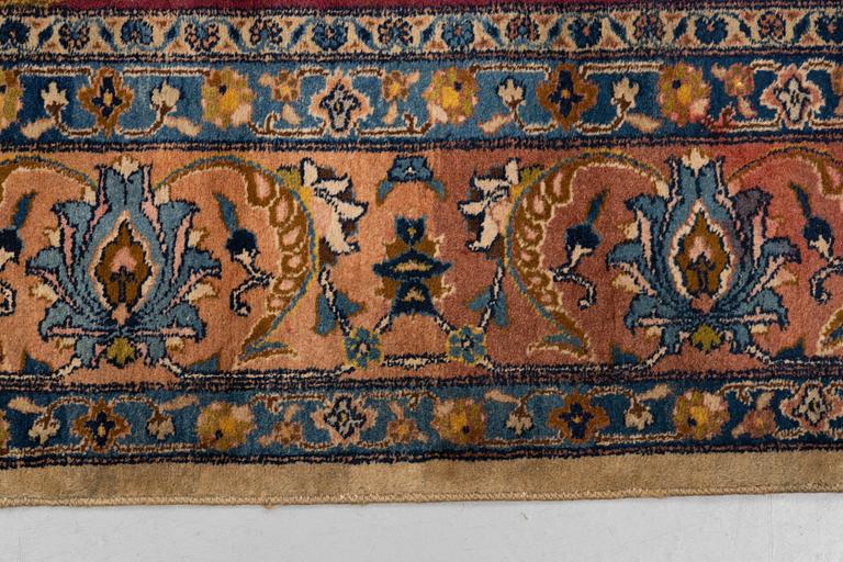 A carpet, semi-antique Tabriz, ca 357,5 x 256 cm.