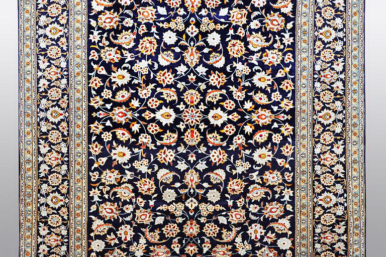 Matta, Keshan, ca 340 x 245 cm.