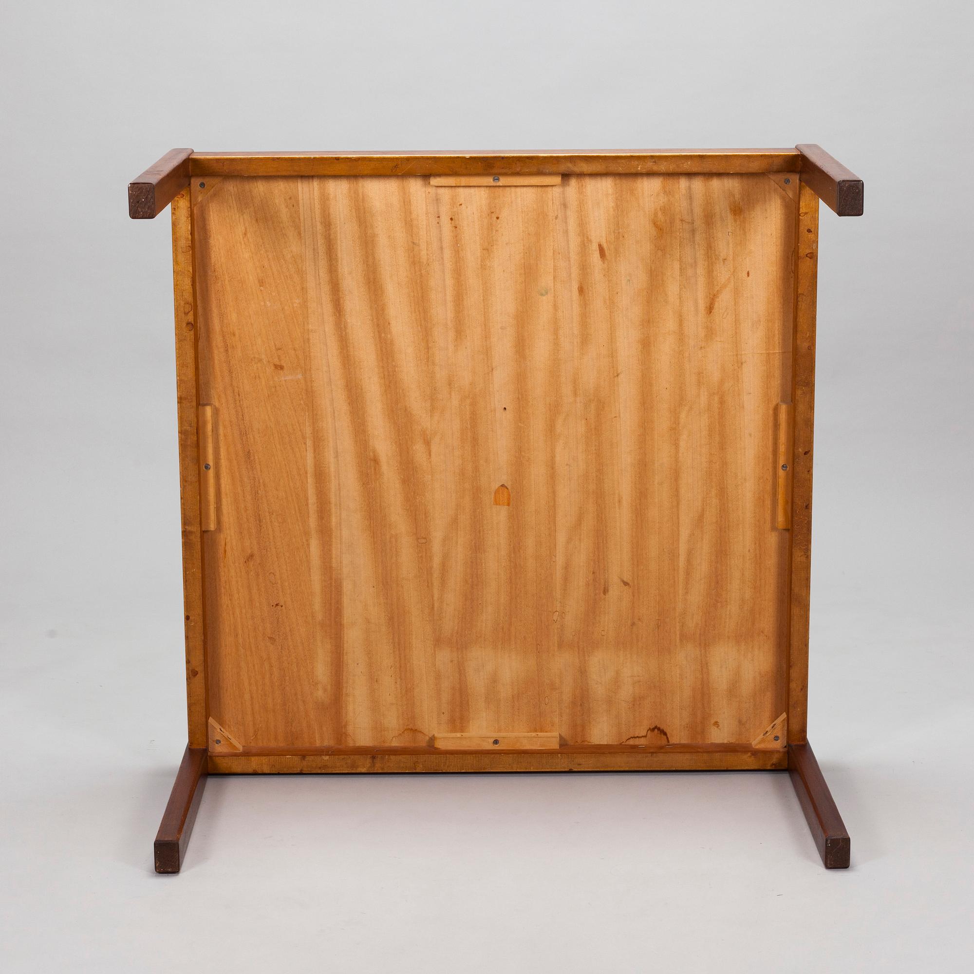 Jussi Peippo, A 1960s "Senator 3433" table for Asko.