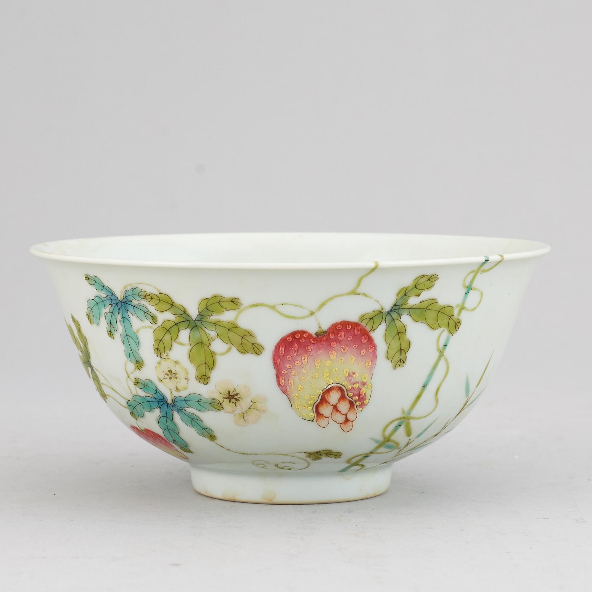 A famille rose bowl, 20th Century.