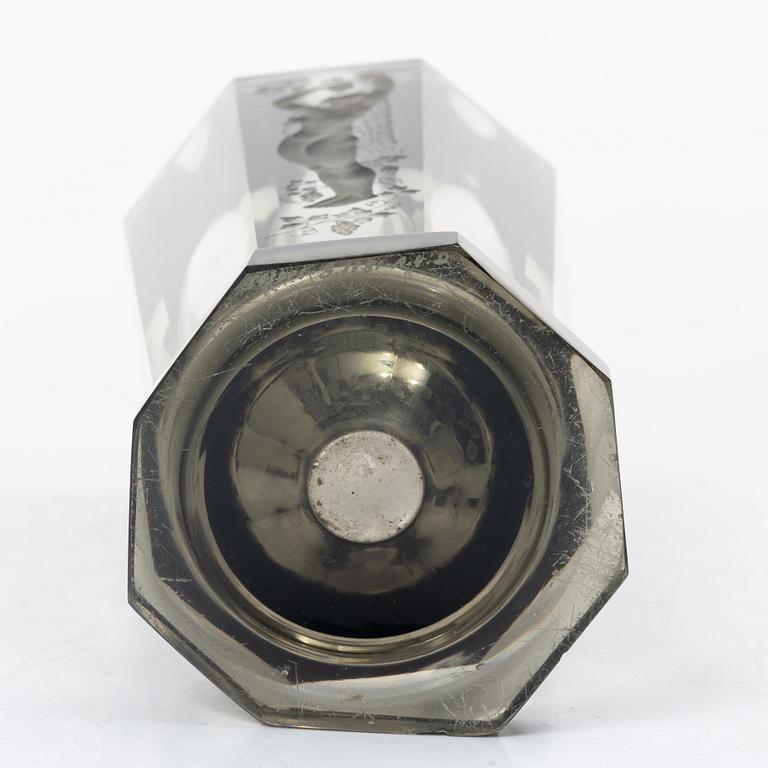 Simon Gate, a vase, Orrefors, 1938.