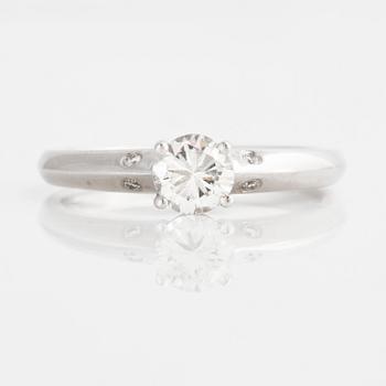 A circa 0.50 cts brilliant-cut diamond ring.