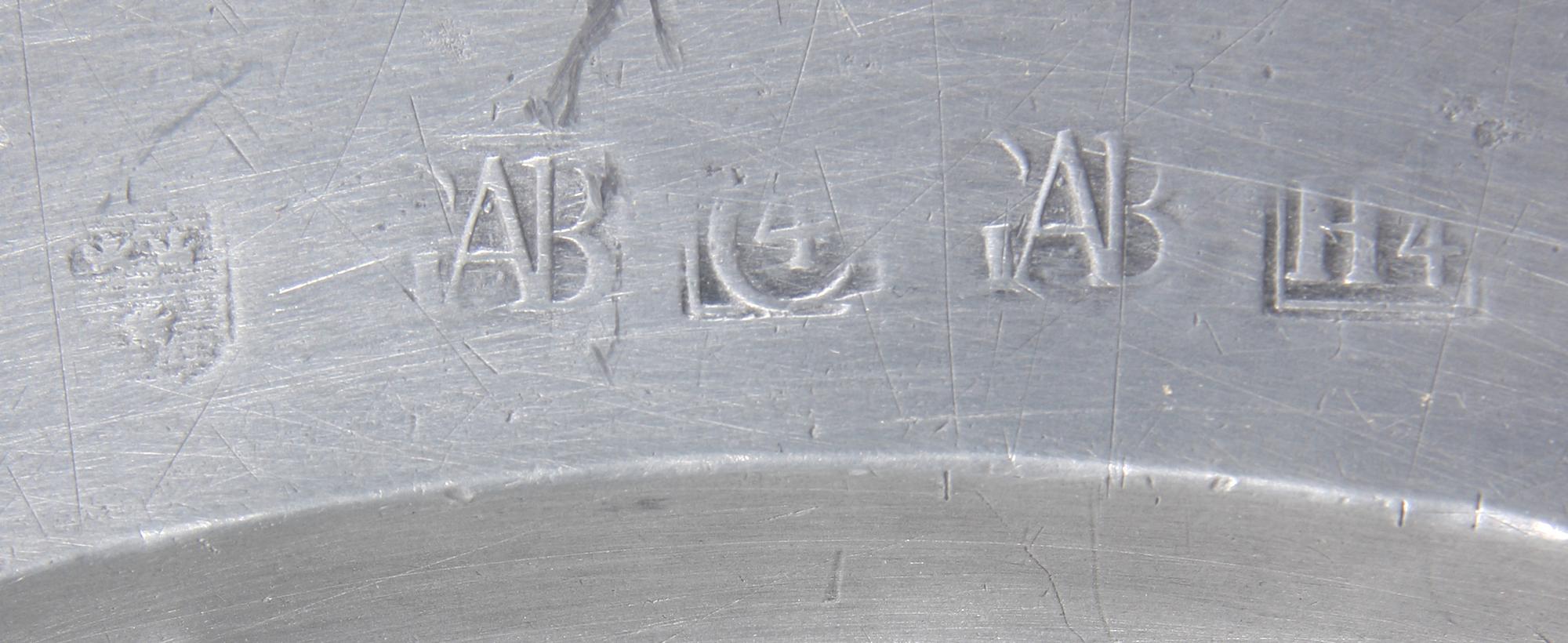 TENNFAT, 3 st, bl a 1800-tal, otydliga stämplar.