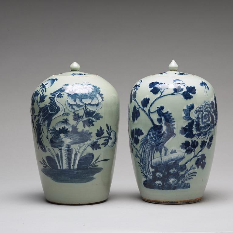 A matched pair of chinese jars with covers, late Qing dynasty, circa 1900.