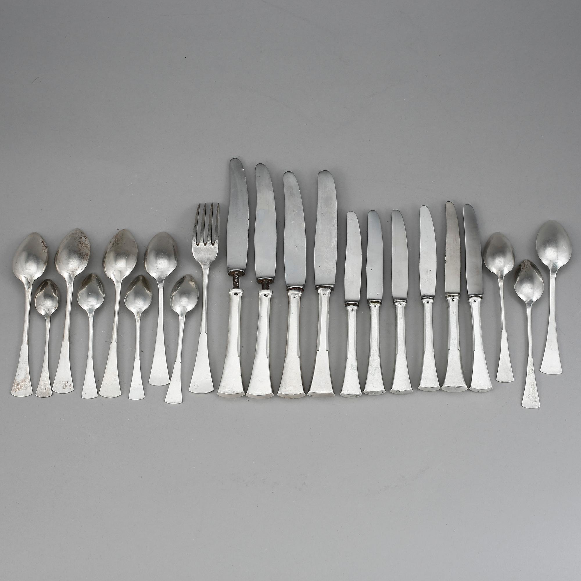 BESTICKSERVIS, 124 delar, silver, bla Österrike-Ungern 1872-1922 och Ungern 1937-1965. Total vikt ca 6841 gram.