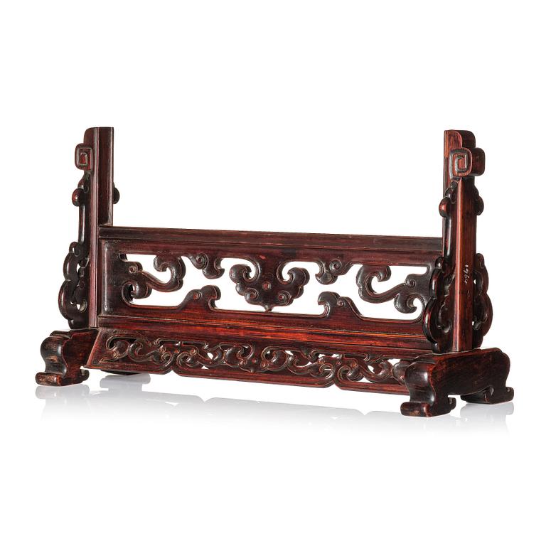 A carved Chinese hardwood stand for a table screen, Qing dynasty.