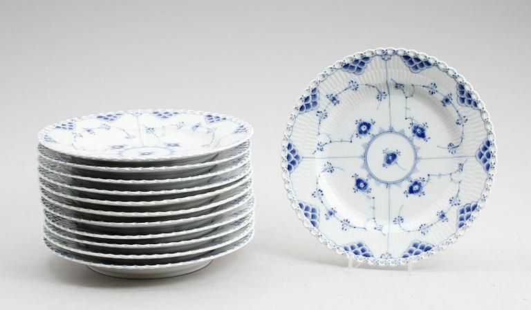 TALLRIKAR, 12 st, porslin, Musselmalet, Royal Copenhagen.