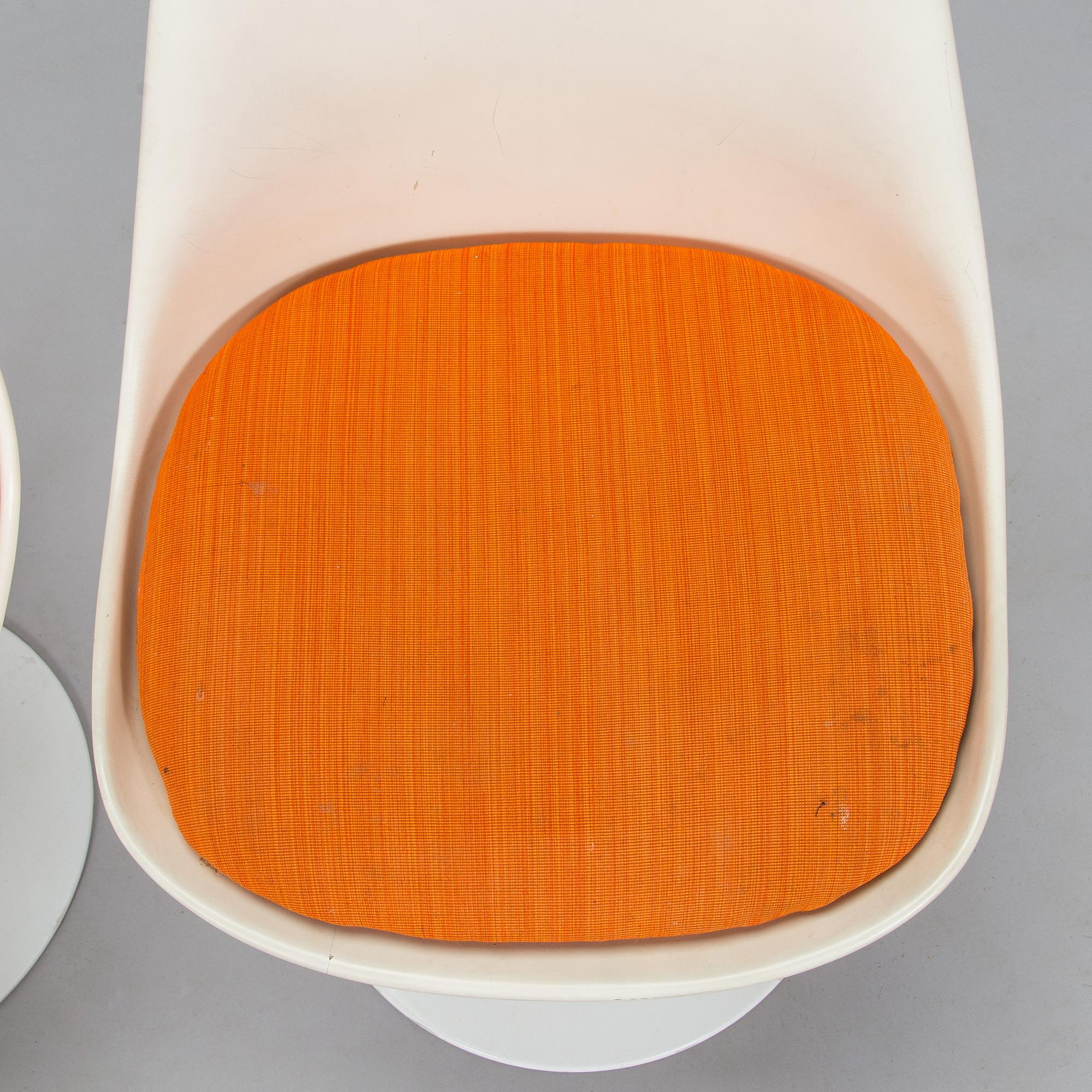 Eero Saarinen, A 'Tulip' furniture set, table with eight chairs, Knoll International, 1970s.