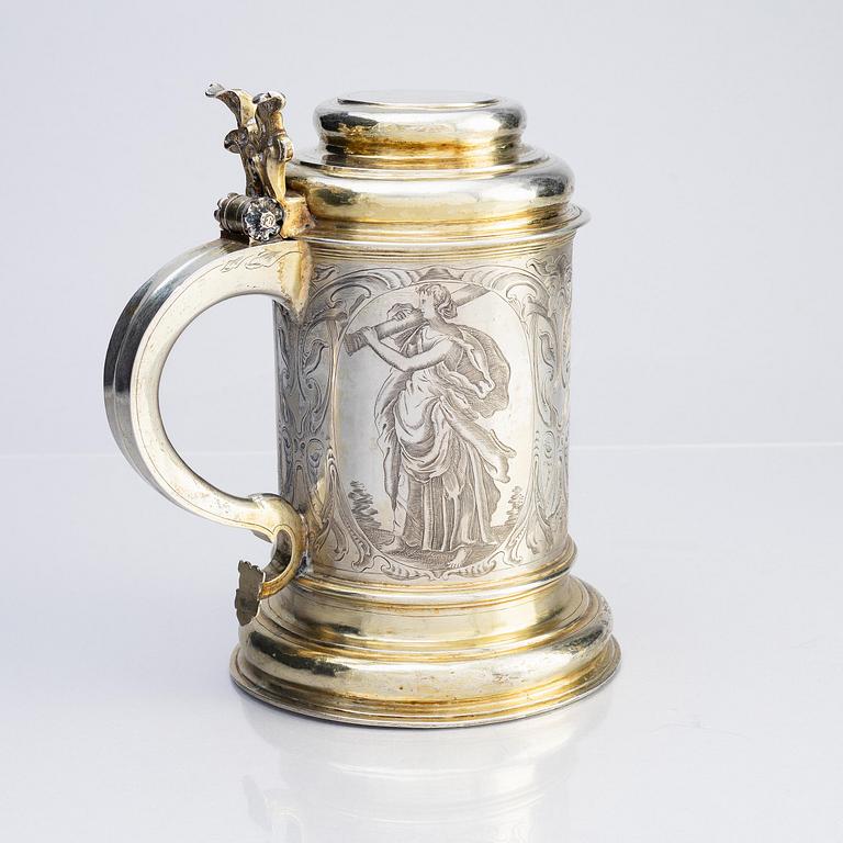 A German parcel-gilt silver tankard, mark of Walter Kopman, Hamburg (1649-1688).
