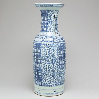 GOLVURNA, porslin. Kina, tidigt 1900-tal.