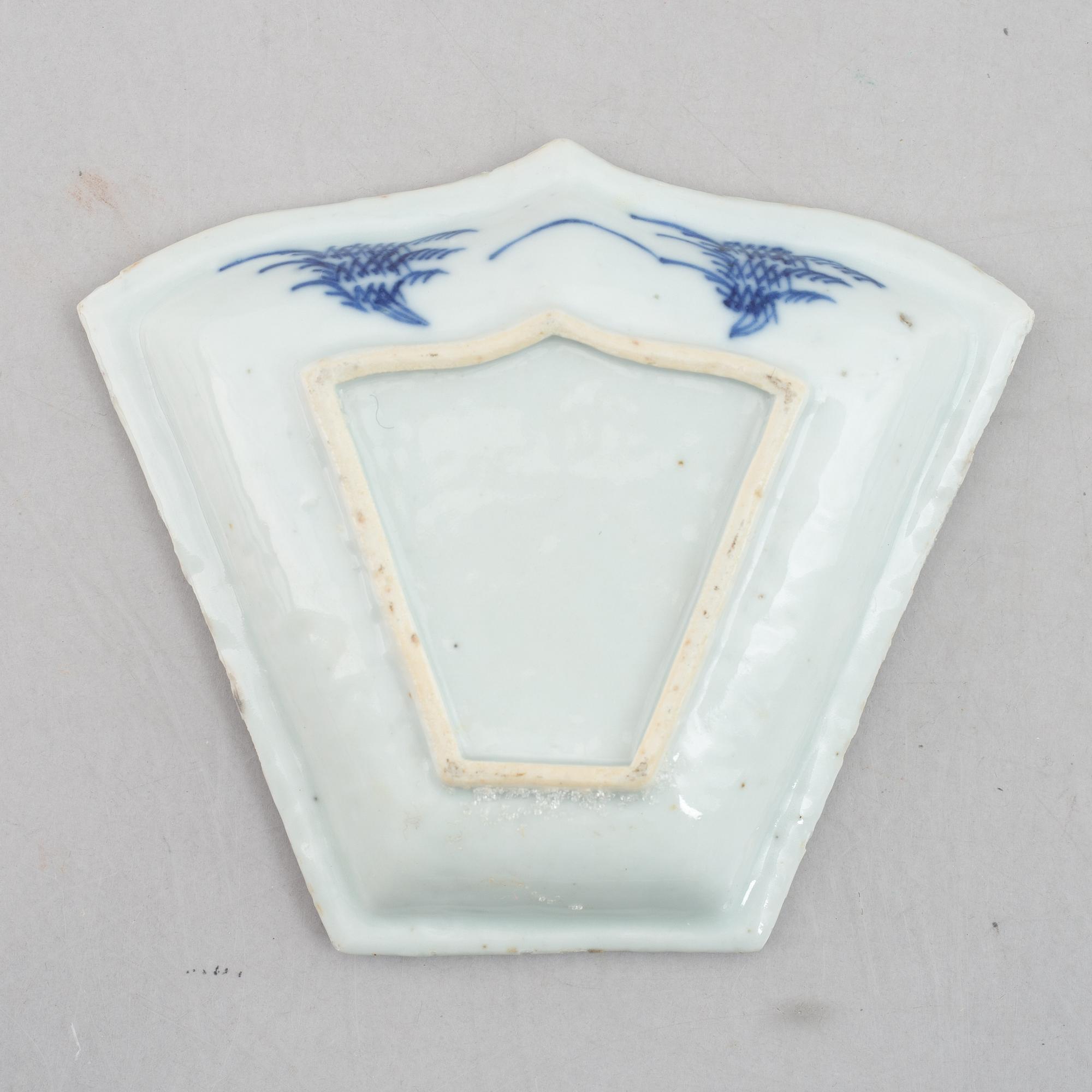 A group of four blue and white dishes and a cabaret piece, Qing dynasty, 18th century.