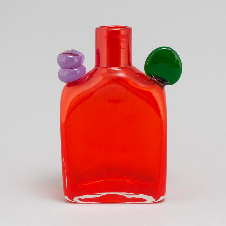 OIVA TOIKKA, A POMPOM BOTTLE. N 526, signed Oiva Toikka Nuutajärvi Notsjö. Designed 1970.