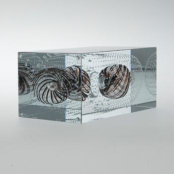 Oiva Toikka, A GLASS CUBE.