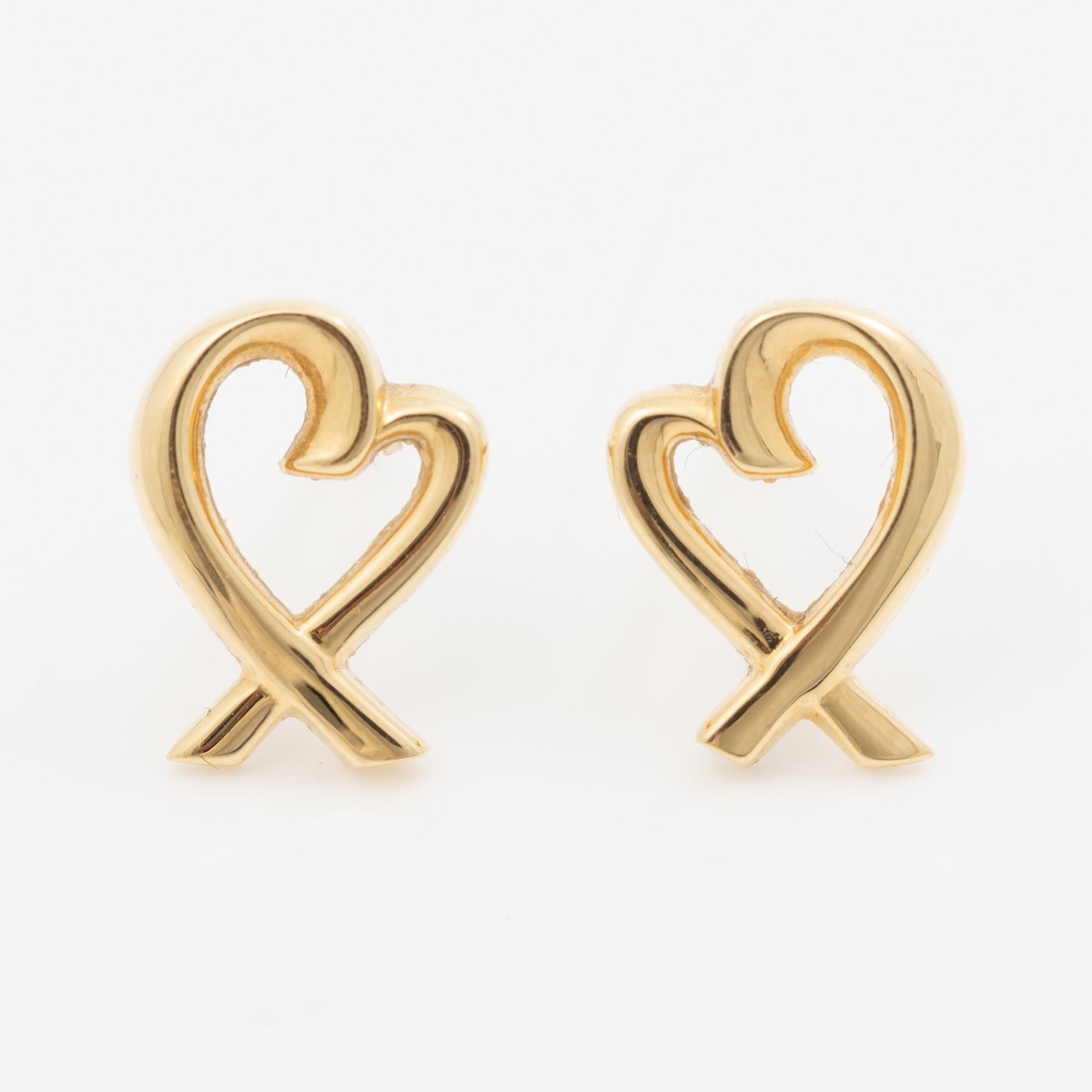 Tiffany & Co a pair of earrings 18K gold in the shape of hearts design Paloma Picasso.
