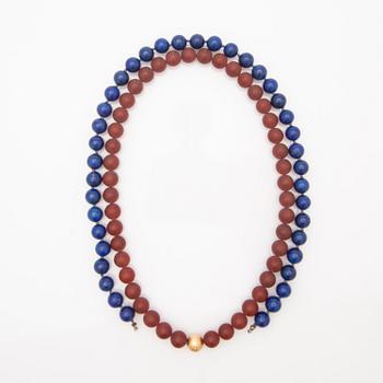 Ole Lynggaard, pendant 18K gold, with two stone collets with prongs, lapis lazuli and glass.