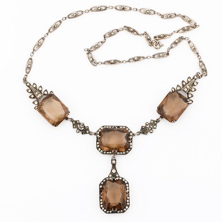COLLIER, sterlingsilver, svenska importstämplar, 1920-30-tal. Vikt ca 24 gram.