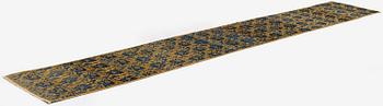 An antique Hamadan runner, Northwest Persia (Iran), c. 407 x 65 cm.
