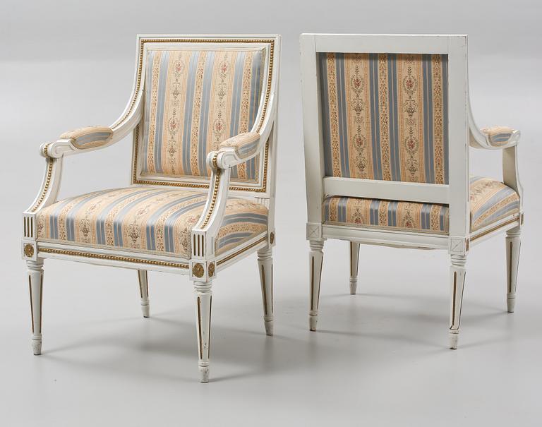 KARMSTOLAR, ett par, gustaviansk stil, omkring 1900-talets mitt.