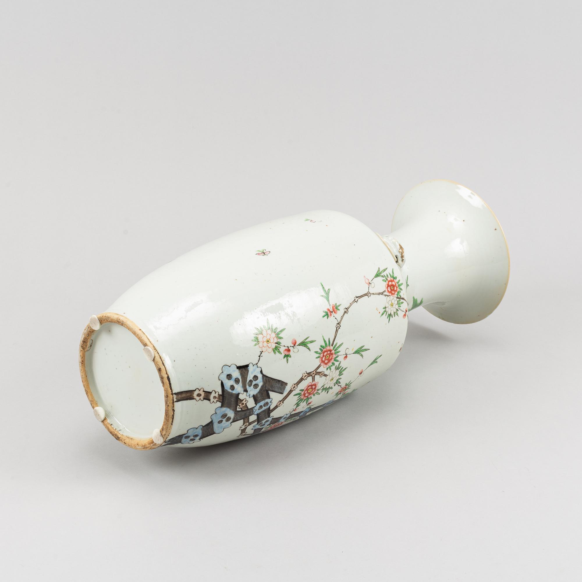 A Chinese vase, 20th Century.