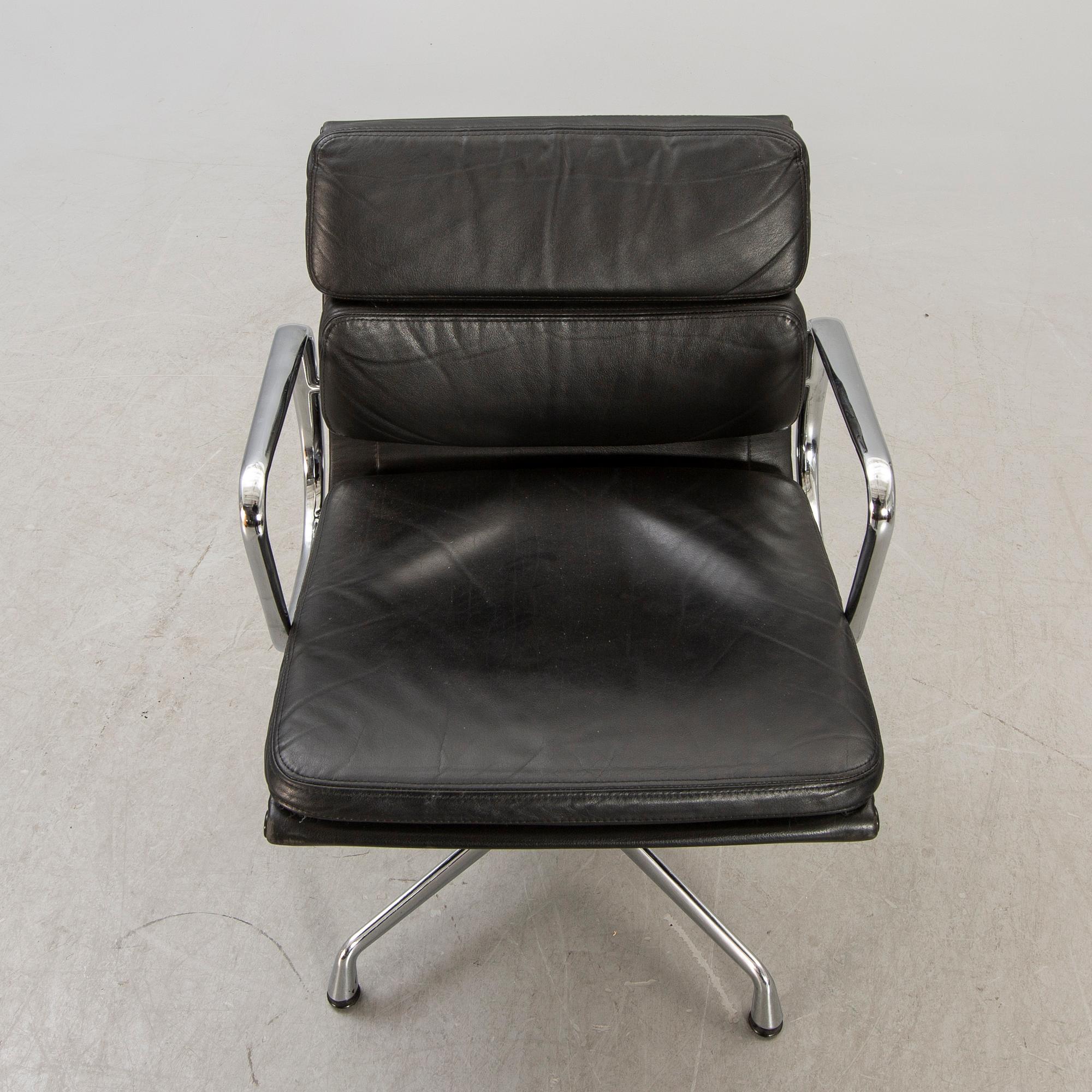 Charles & Ray Eames, office swivel chair, "EA 208 Soft Pad Chair", Vitra late part of the 20th century.