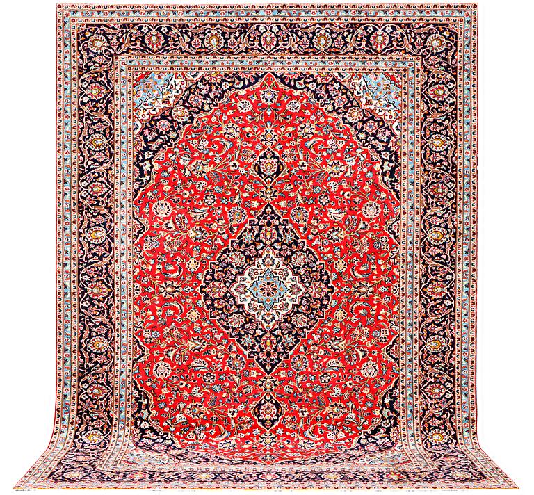 A Kashan carpet, c. 401 x 292 cm.