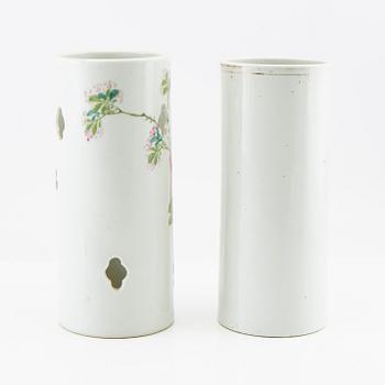A Chinese famille rose vase and a lantern, 20th century.
