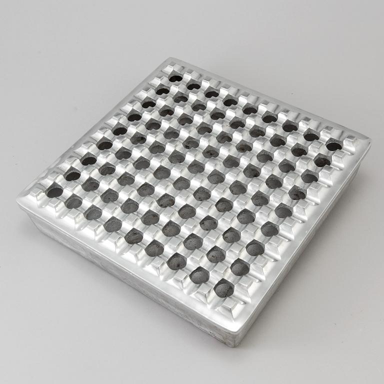 BECK & JUNG, a metal 'Ultima 30' ashtray.