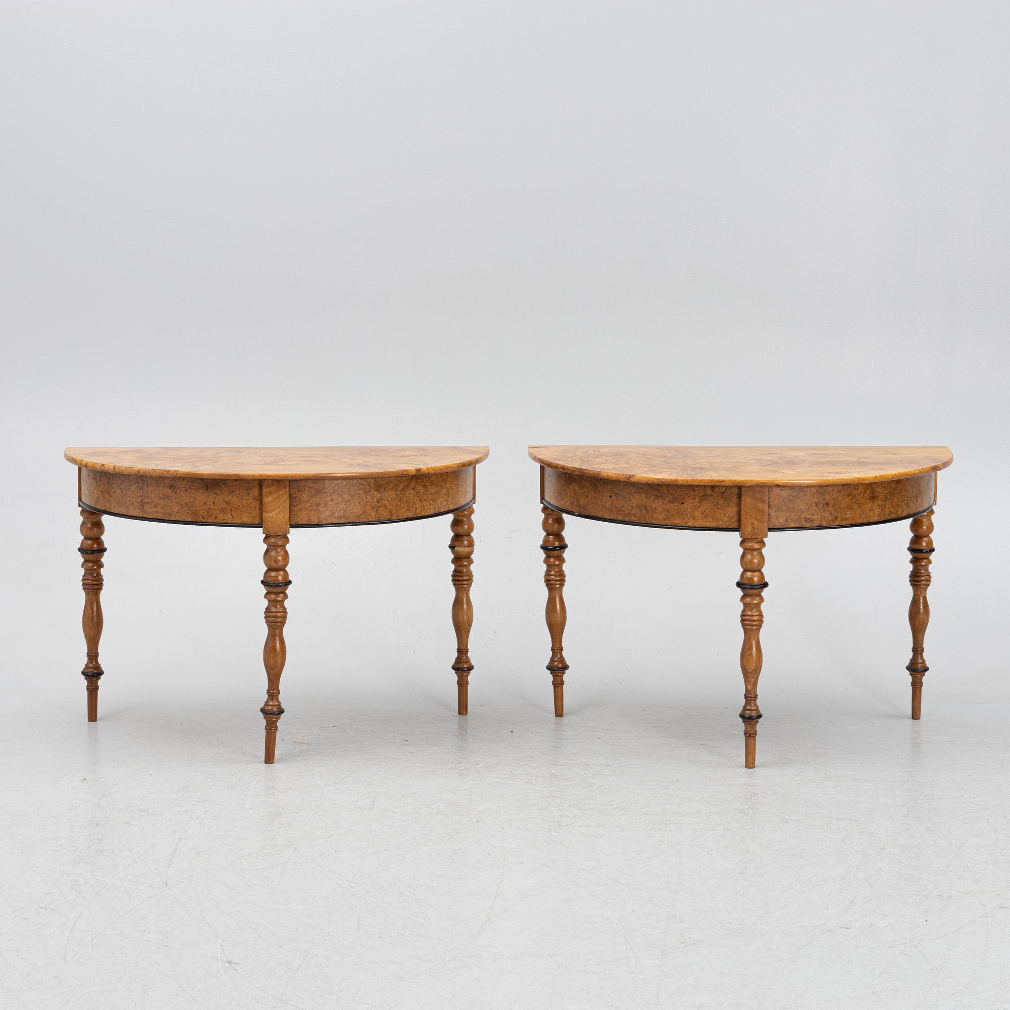 Table, demi-lune model, two parts, first half of the 20th century.