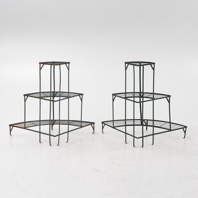 Blomstertrappor, 2 st, omkring 1900-talets mitt.