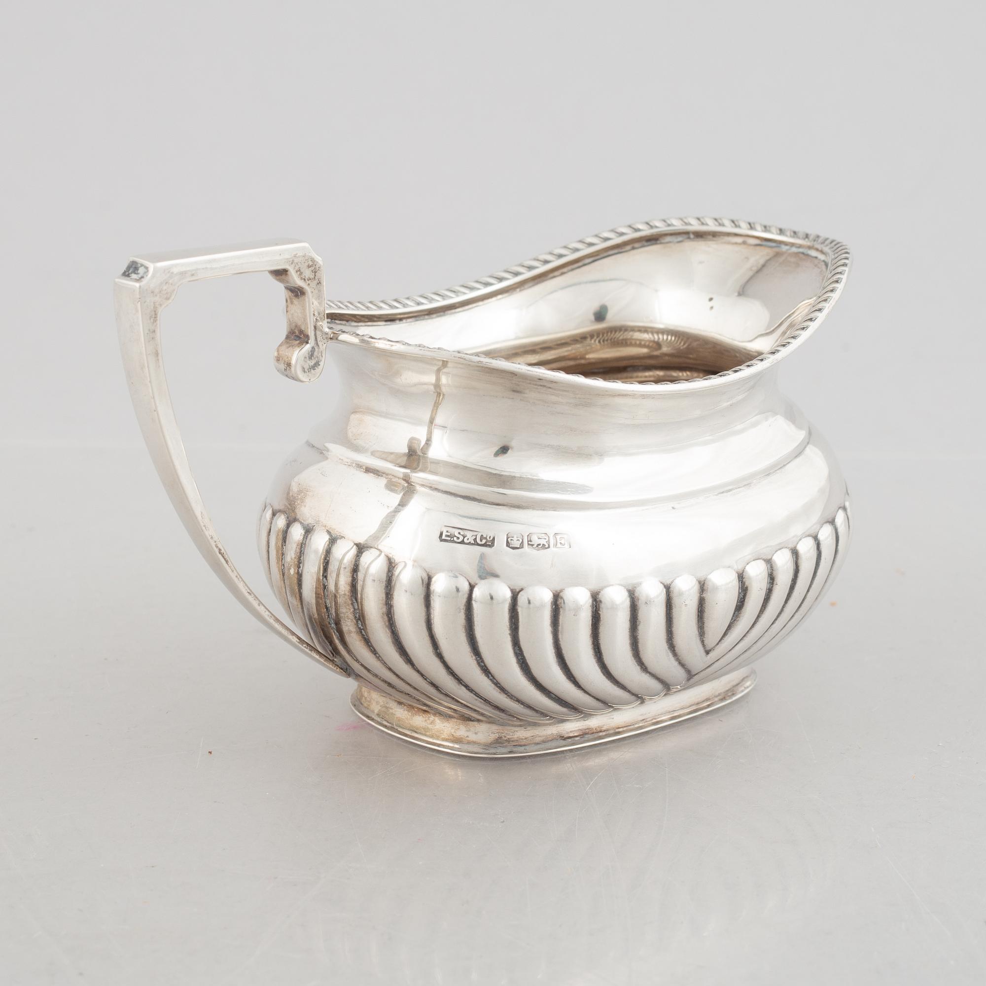 Te- och kaffeservis, 3 delar, samt sockerskål, silver, bl a E. Silver & Co, Sheffield, England 1946-47.