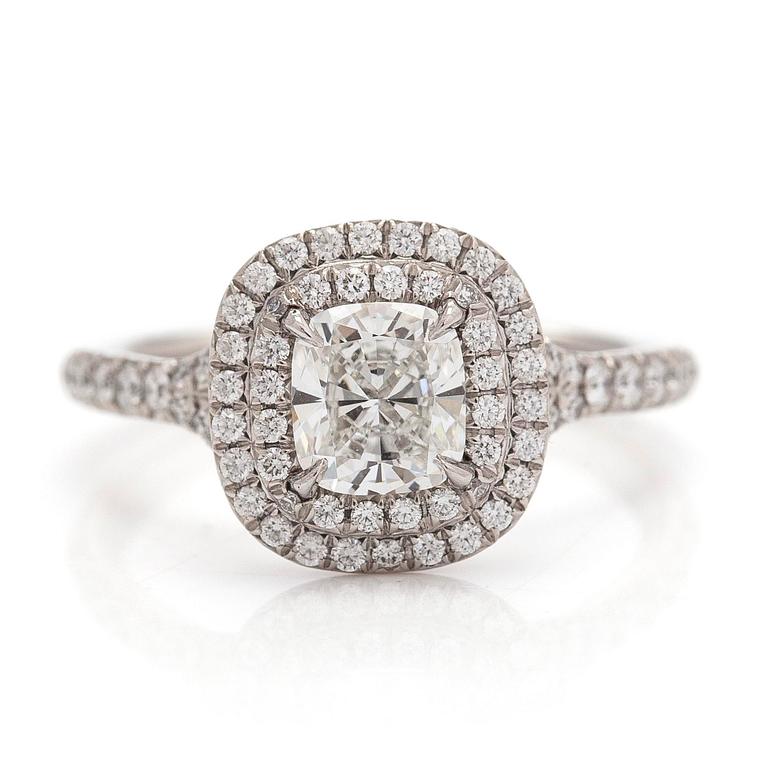 Tiffany & Co, Ring, "Soleste Cushion-cut Double Halo", platina och diamanter.