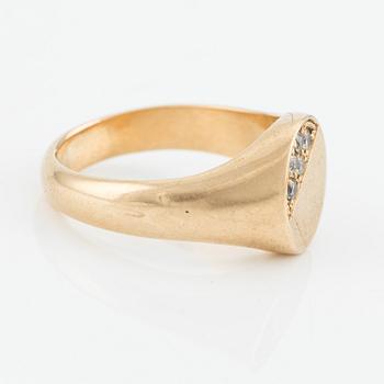 Ring, klackring, 18K guld med briljantslipade diamanter.