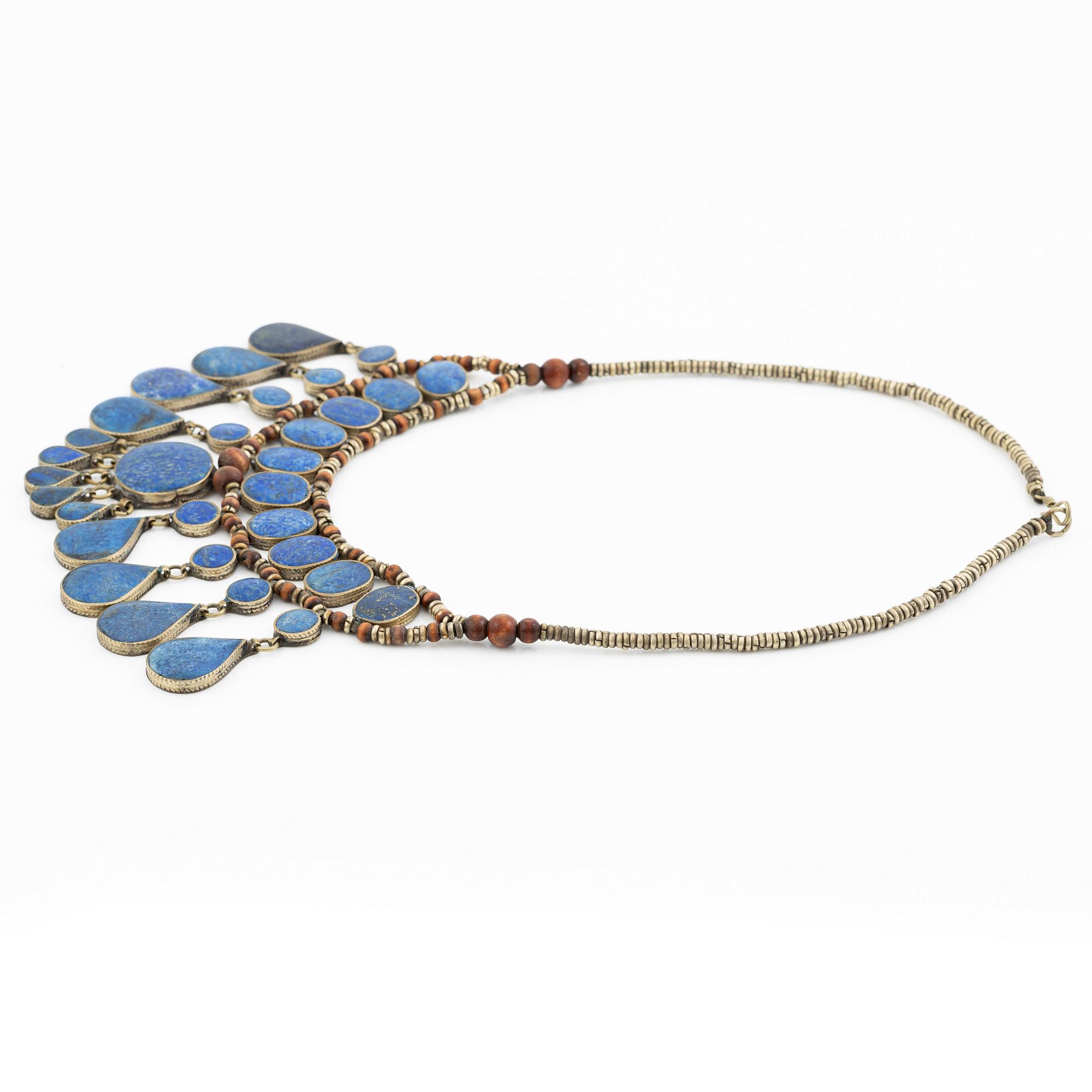 Necklace in white metal with blue and brown stone.