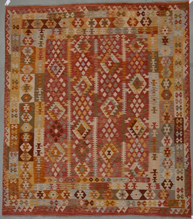 MATTA, Kelim. Ca 290x260 cm.