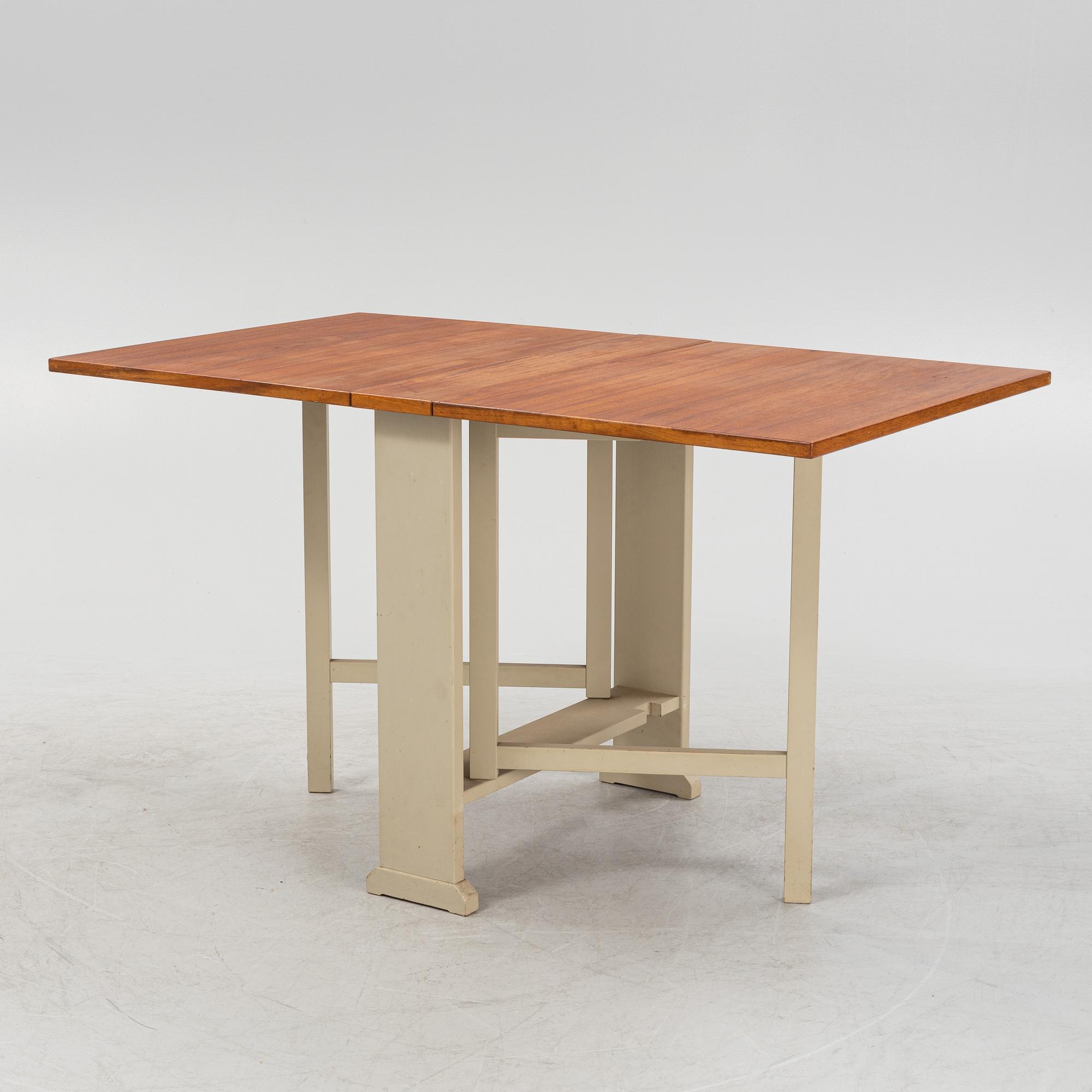 Carl Malmsten, a 'Vapensmeden' gate-leg table, second half of the 20th centruy.